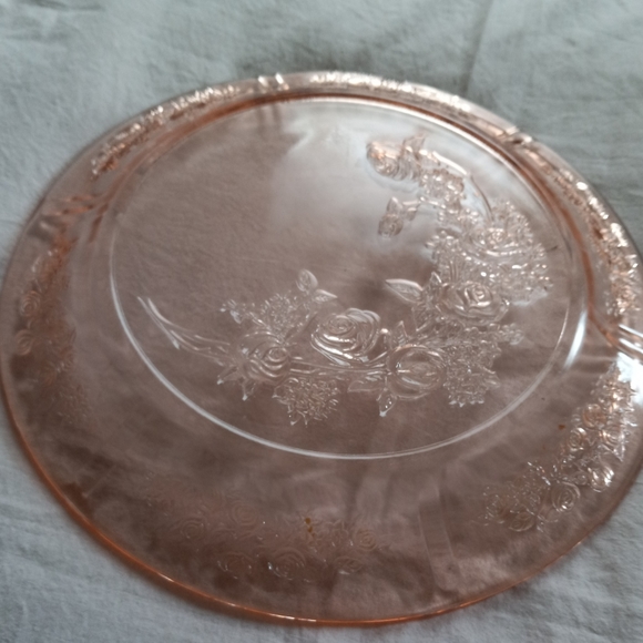 Vintage Pink depression glass 'Sharon' Cabbage Rose Plate, 9 inches - Picture 3 of 7